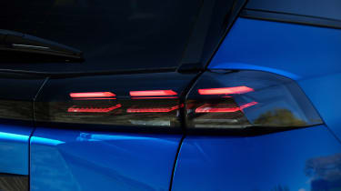 Peugeot E-2008 - taillights